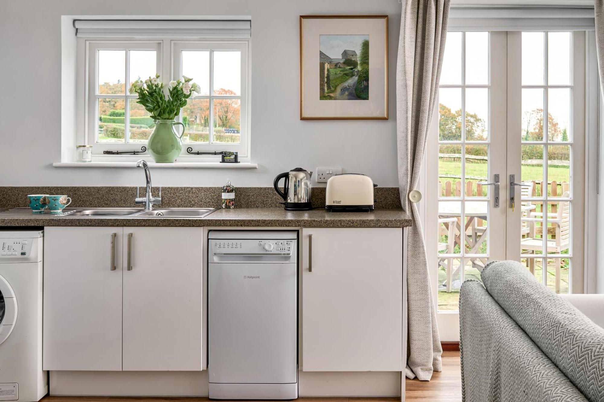 Garden Flat Near Goodwood With Stunning Views Apartamento Petersfield Exterior foto